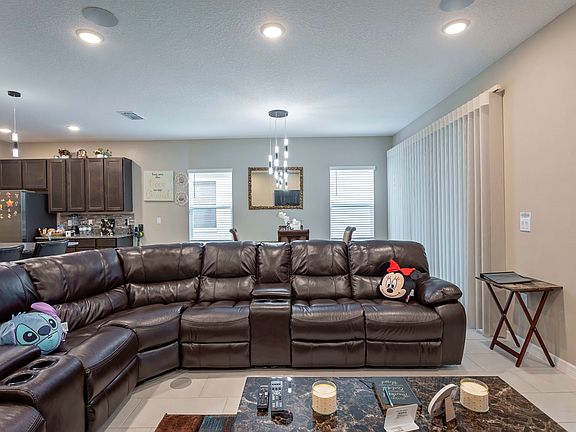 4th image of 372 Villa Sorrento Cir