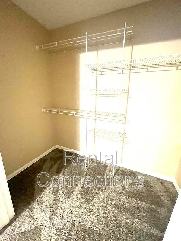 2 bed, 1.0 bath, $1,150 — Photo 3
