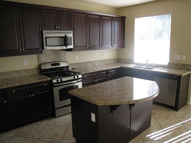 3 bed, 2.5 bath, 2004 sqft, $4,325 — Photo 3
