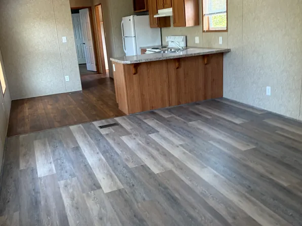 13 Short St, Holden, ME