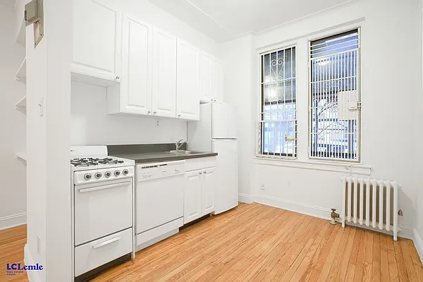 Rented by LC Lemle Real Estate Group | media 2