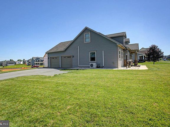 3rd image of 702 Southwood Dr