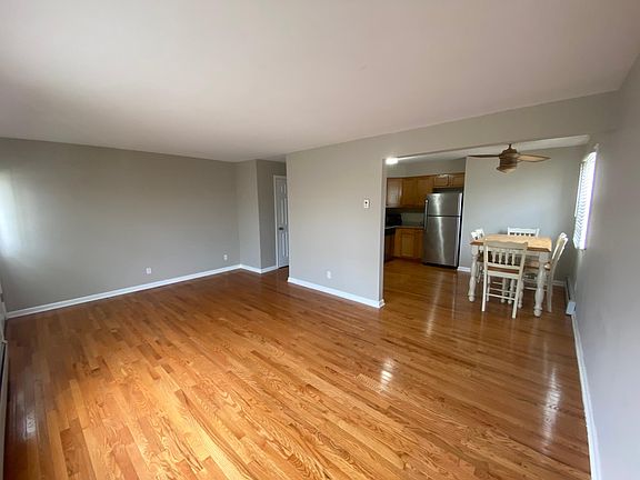 5th image of 2 35th St
