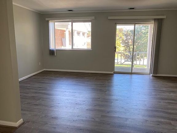 3rd image of 12 Bayberry Dr APT 4