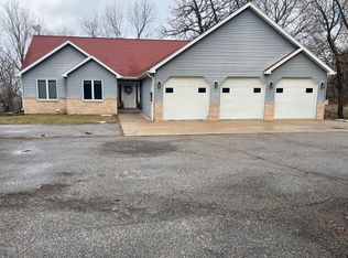 22773 Oak Hill Dr, Spring Valley, MN 55975