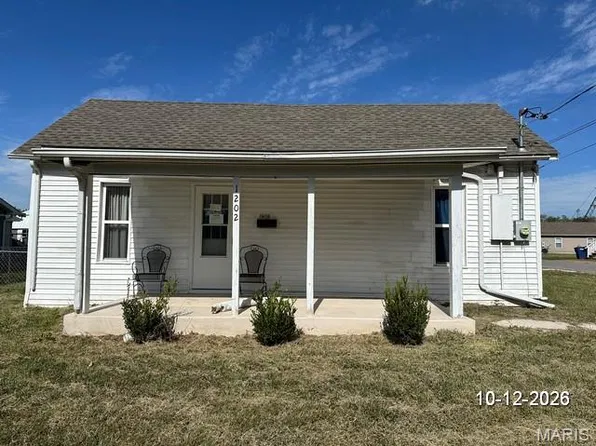 1202 W Locust St, Bowling Green, MO 63334
