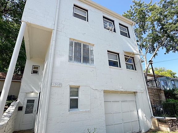 2nd image of 1208 W White Oak St #1