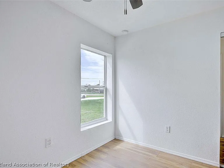 1547 Sycamore Ave — Photo 18