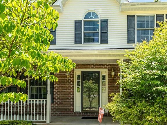 2nd image of 11 Autumn Fern Ct