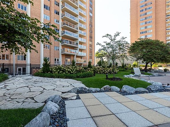 5th image of 221 W 48th St APT 803