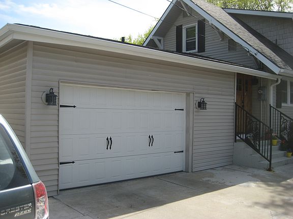 5th image of 597 2nd Avenue East N