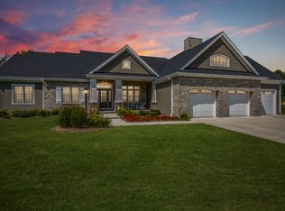 N88W5080 Lancaster Ct, Cedarburg, WI 53012
