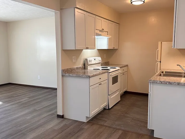 15741 Grove St — Photo 2