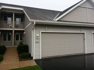968 Oconomowoc Pkwy, Oconomowoc, WI