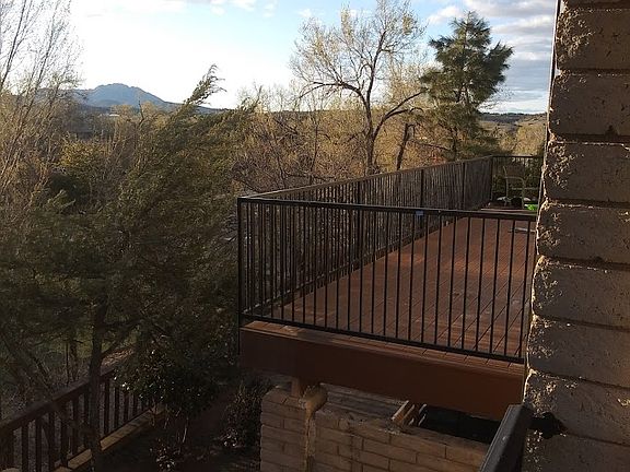 4th image of 140 Bradshaw Dr APT 4