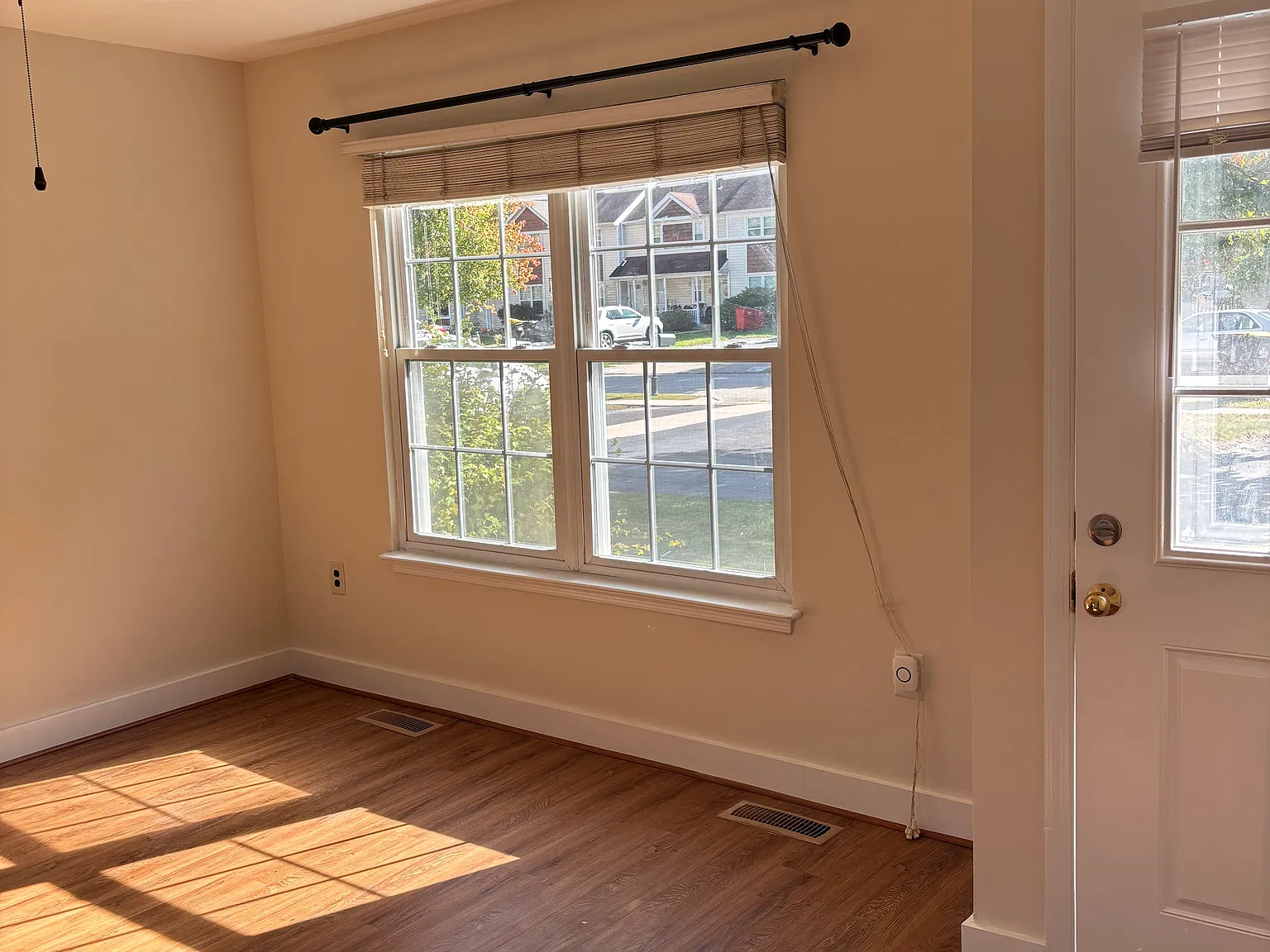 2 bed, 1.5 bath, 1296 sqft, $2,300 — Photo 2