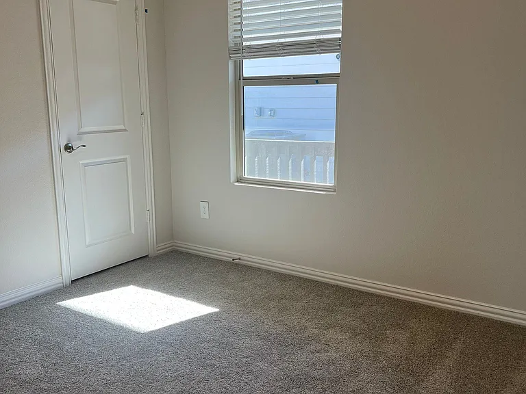 Second bedroom.