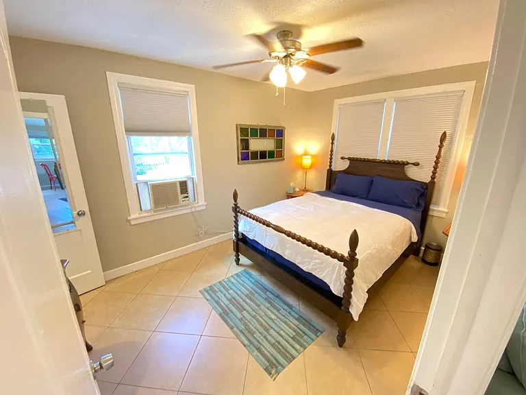 Bedroom (queen)