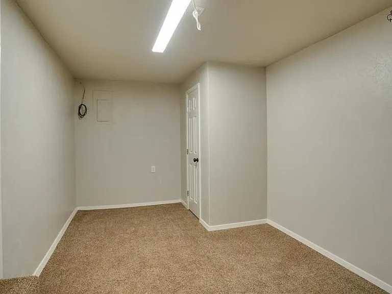 416 S Avenue B — Photo 9
