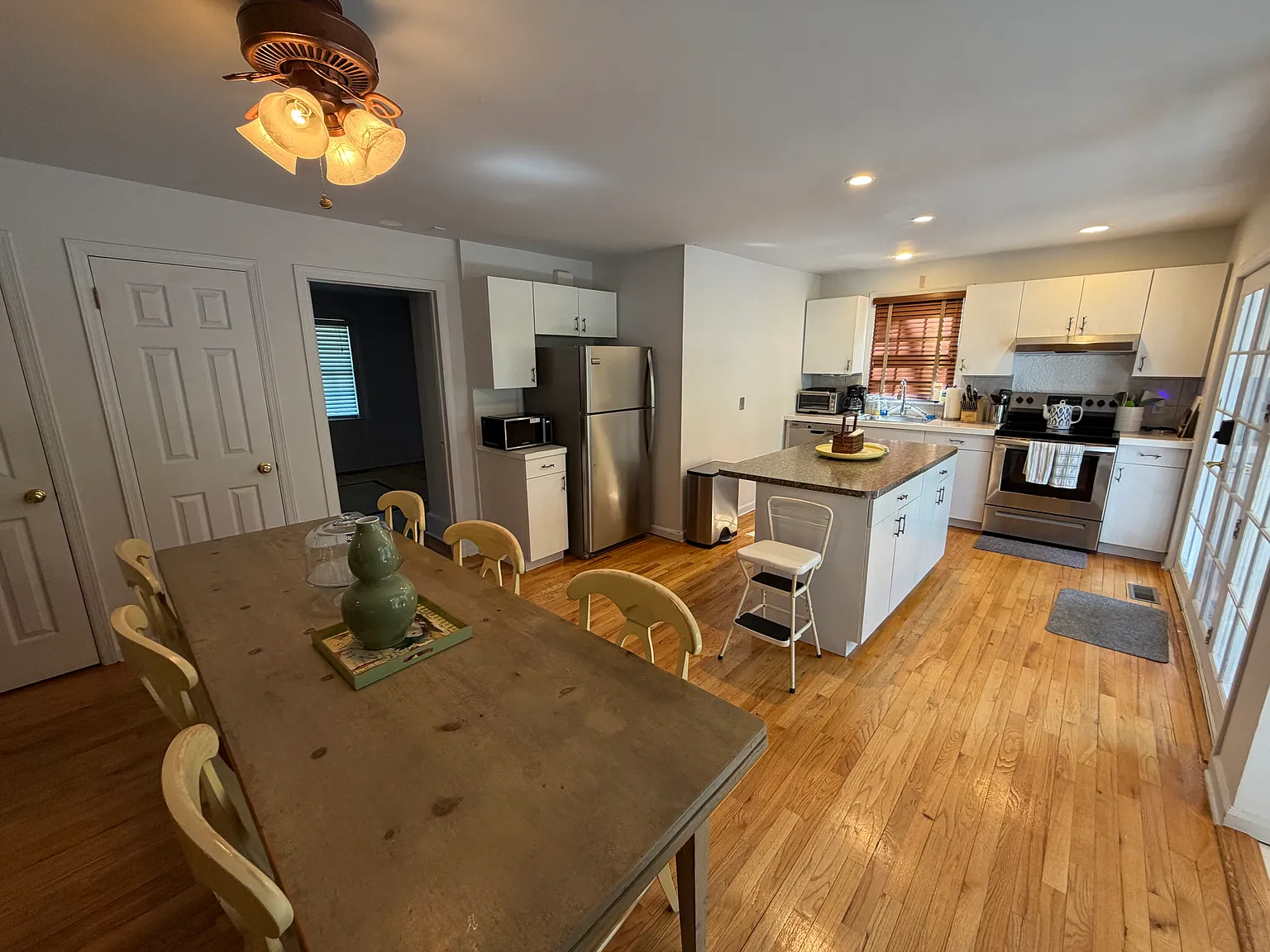 Luxurious Spacious Furnished or unfurnished Living — Photo 3