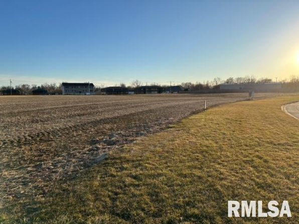 1 Briarbrook Dr, East Peoria, IL 61611