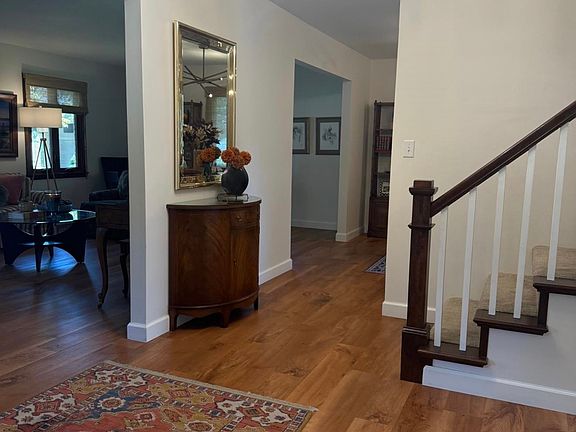 2nd image of 1250 Heritage Pl