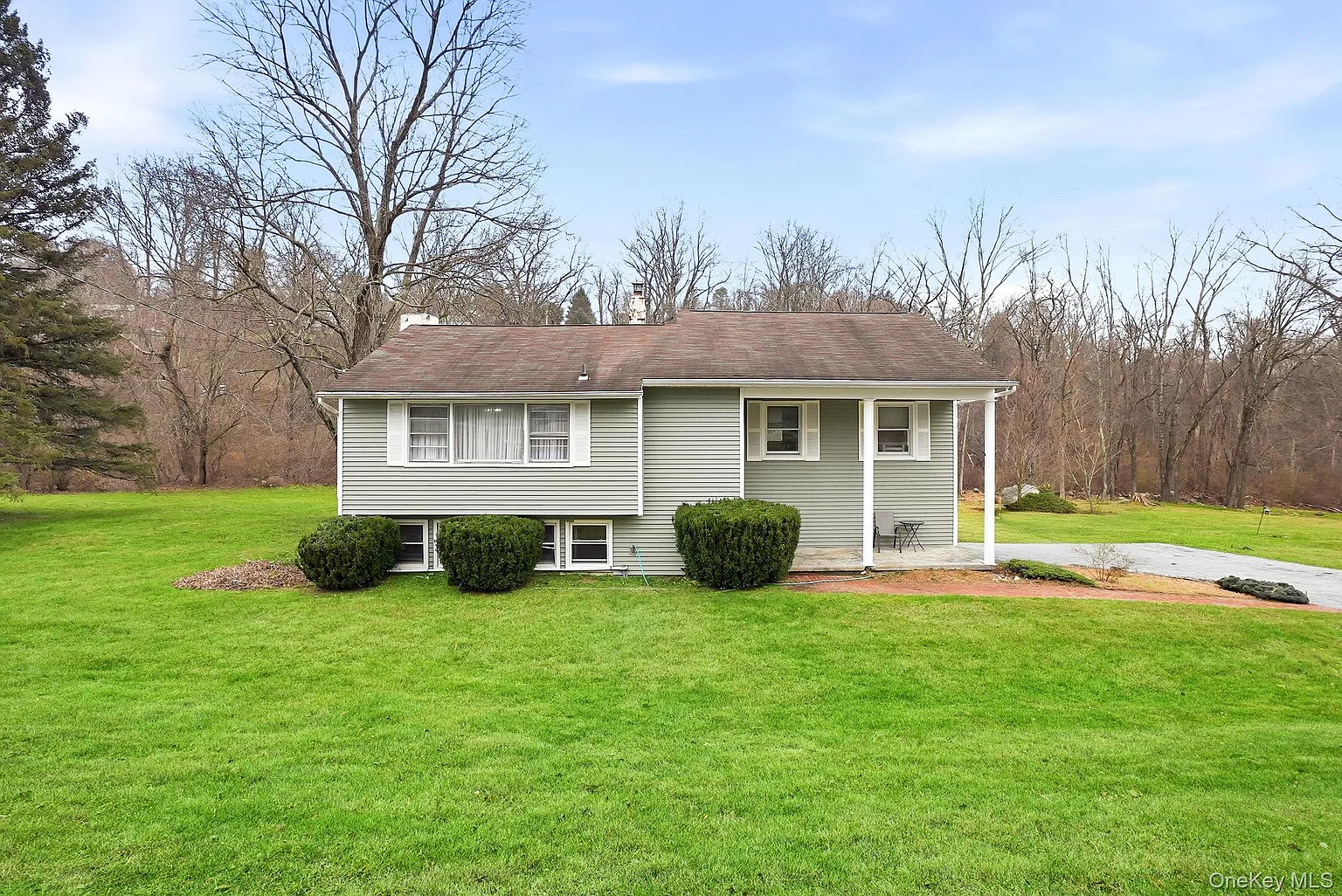 55 Robin Drive photo 1