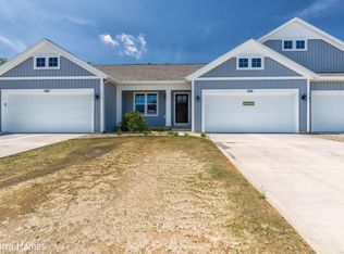 1419 Village Cir, Kalamazoo, MI 49009