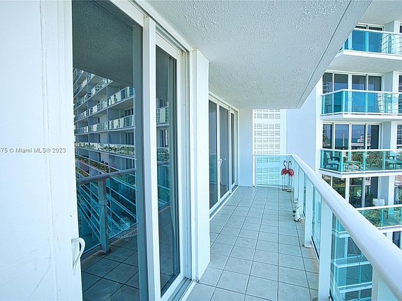 4th image of 100 Bayview Dr APT 711
