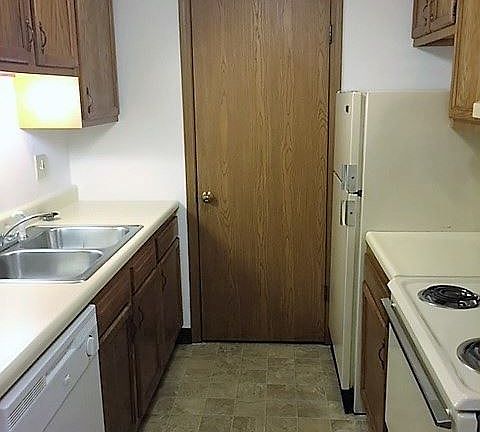 3rd image of 109 N 74th St APT 10