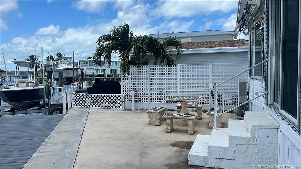 Building Photo - 10701 S Ocean Dr #667