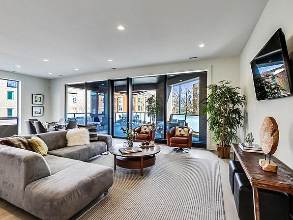 4th image of 1110 W Schubert Ave #301