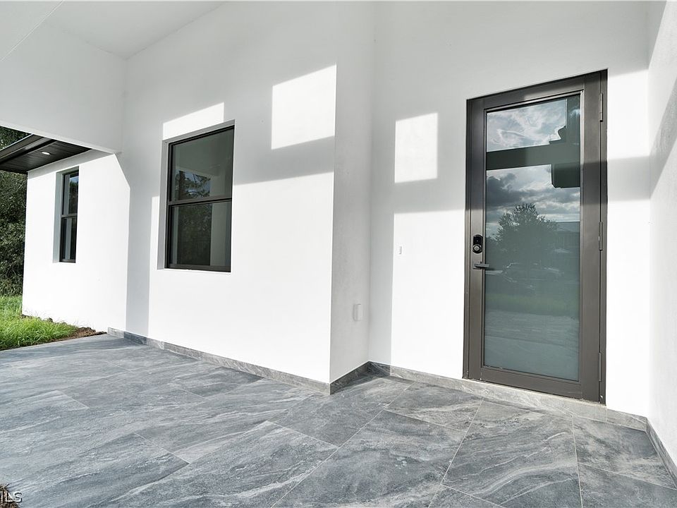 1st image of 1018 Calvin Ave