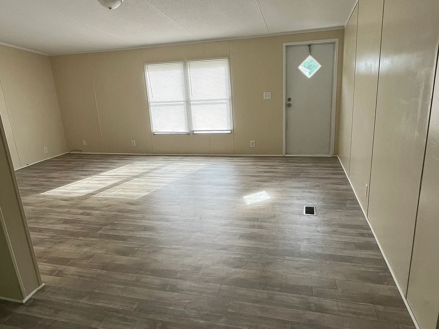 4 bed, $1,385 — Photo 3