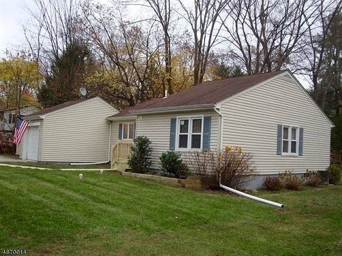 1st image of 2 Hillcrest Ave