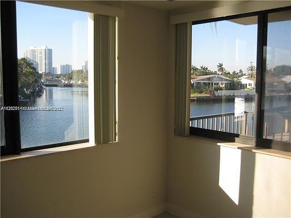 4th image of 301 Golden Isles Dr APT 201