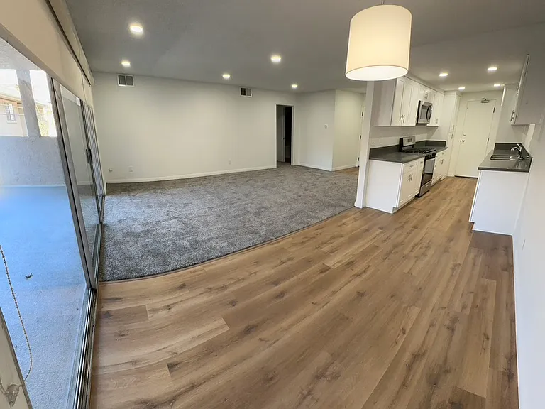 California Euclid Apartments — Photo 15