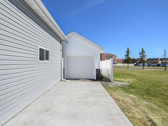 4th image of 3509 Loberg Ln