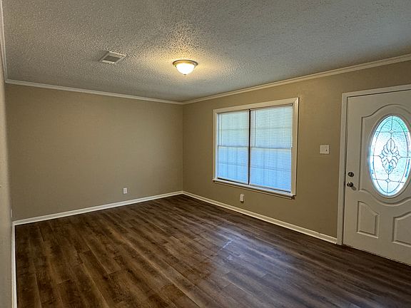 2nd image of 5507 Division St