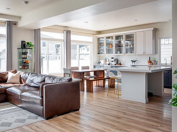 3rd image of 4155 W Holbrook Way