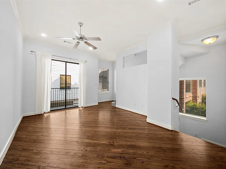 202 McGowen St #F — Photo 5