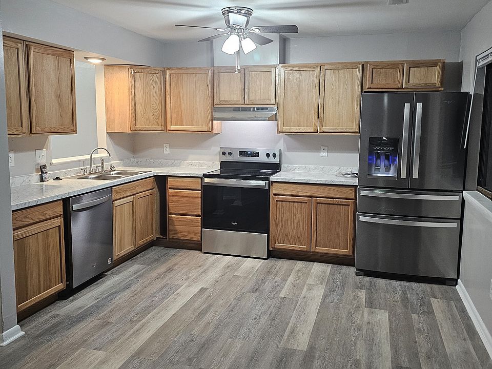 1st image of 1136 N Green Dr