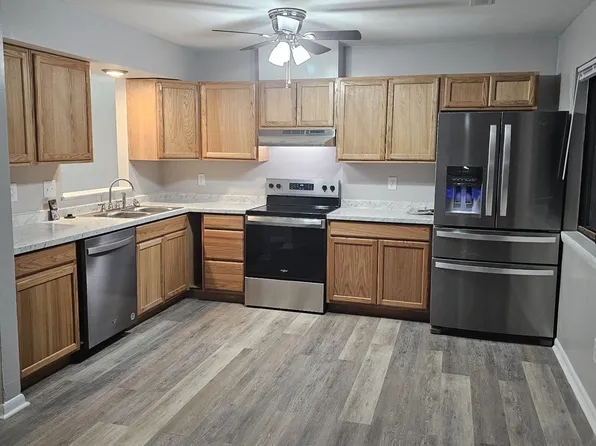 1136 N Green Dr, Newport News, VA 23602