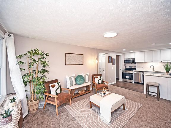 4th image of 9553 Olde Woods Dr