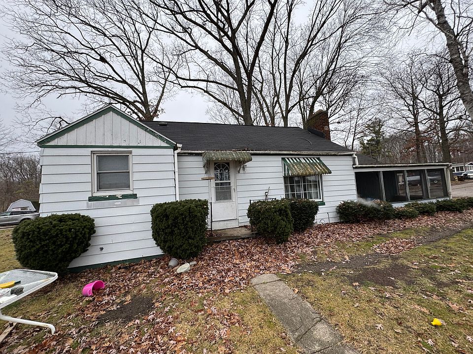 1st image of 17000 Falcon Dr NE