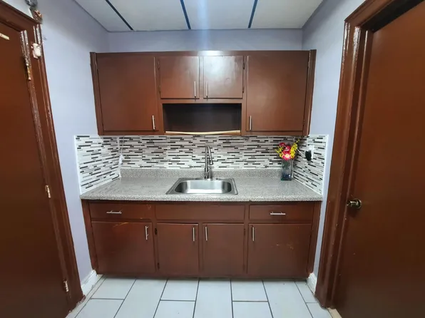 149 West 10th Street image 4 of 10