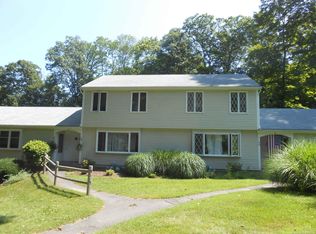 20 Comstock Ave #2B, Essex, CT 06426