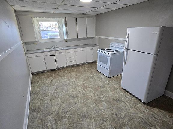 2nd image of 915 9th St SE #1
