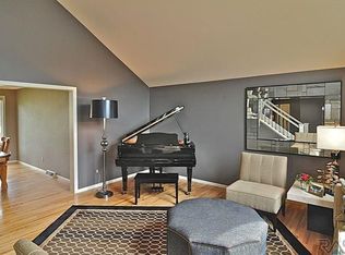 304 E Pennbrook Cir, Sioux Falls, SD 57108