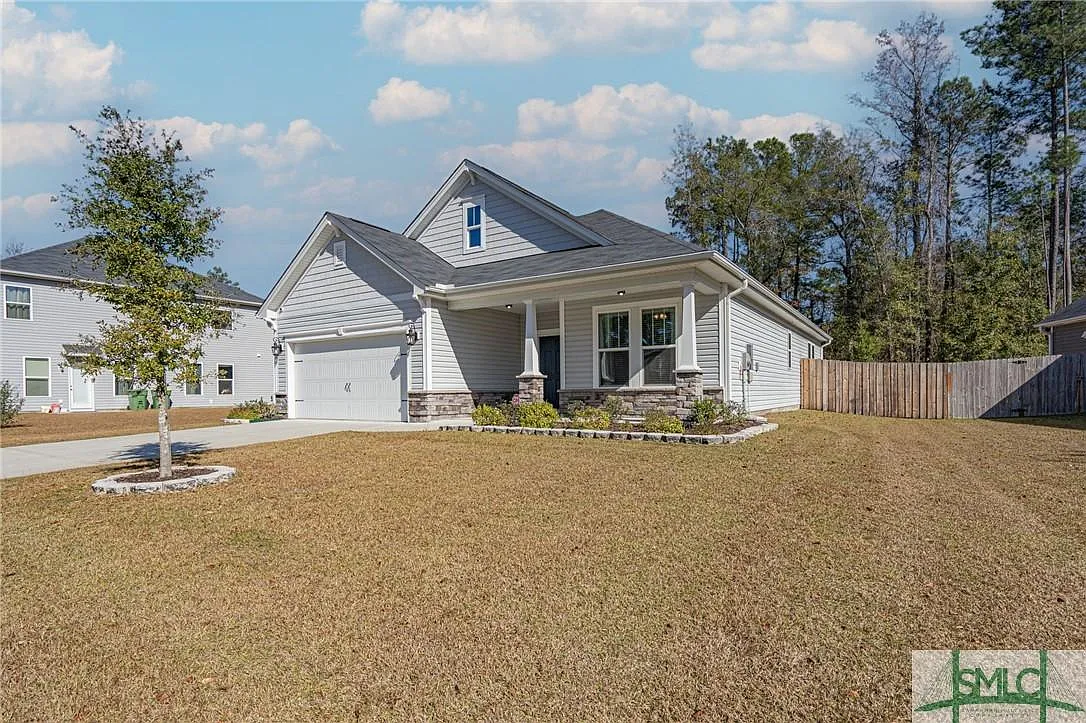 4 bed, 1809 sqft, $2,560 — Photo 2